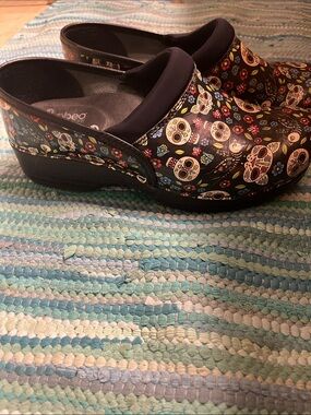 Abeo Black Sugar Skull Floral Kids Clogs